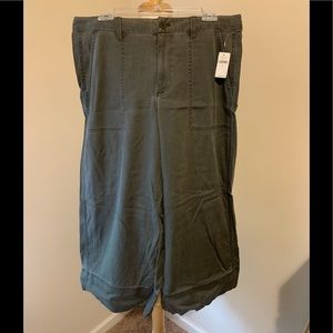 New Gap crop pants